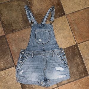 Cute Forever 21 Short Overalls!! Perfect for summer.